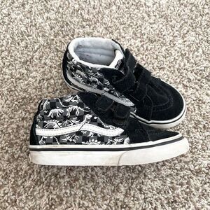 Size 9 / Toddler Boy Vans Sneakers